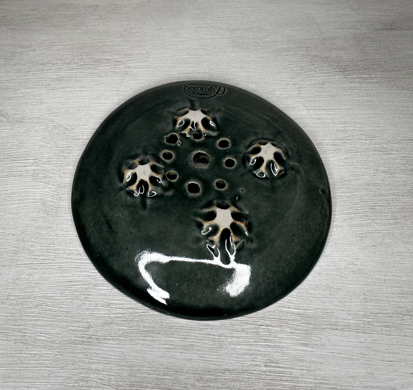 Keramik-Seifenschale mit Füssen