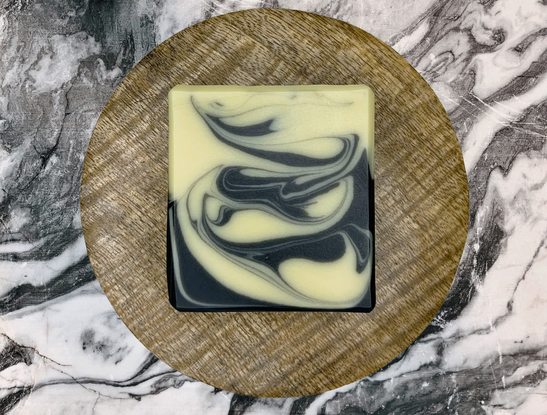 Discover the natural elegance of our Panda Marble natural soap, a luxurious blend of kaolin clay and activated charcoal. 