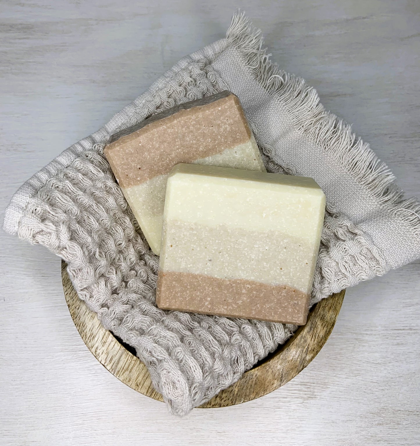 Experience the purifying power of nature with our Desert sand natural soap, crafted with three clays: Kaolin White, Red, and Ghassoul.